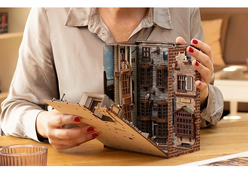 Book Nook - Harry Potter Diagon Alley - Tiny Adventures (Wood)
