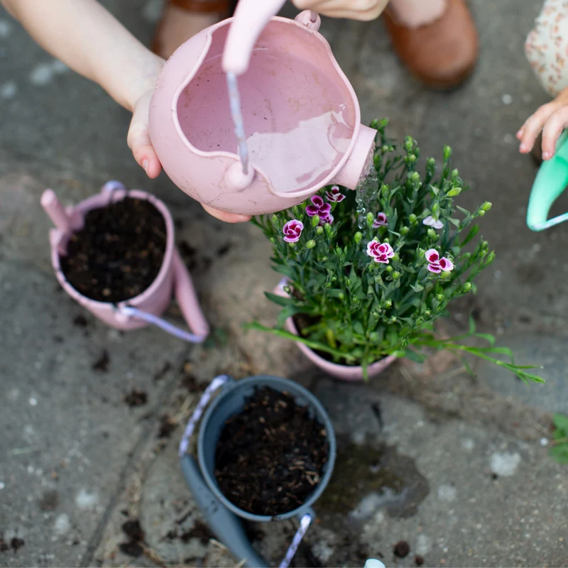 Mini-Silikoneimer mit Schaufel – Dunkeblau