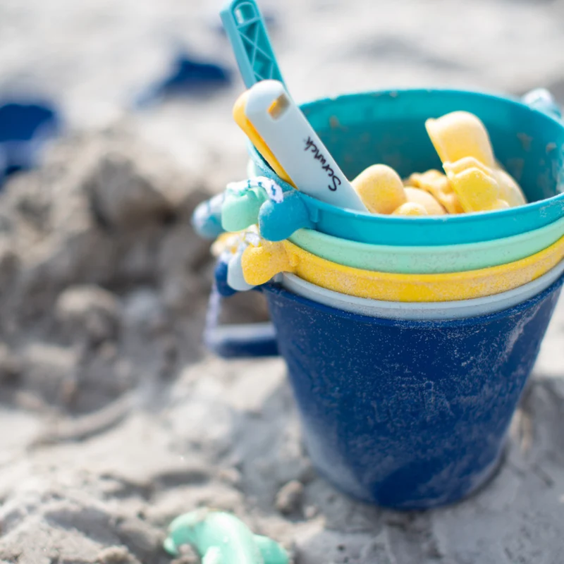 Zusammenklappbarer Eimer für Wasser und Sand – Salbei