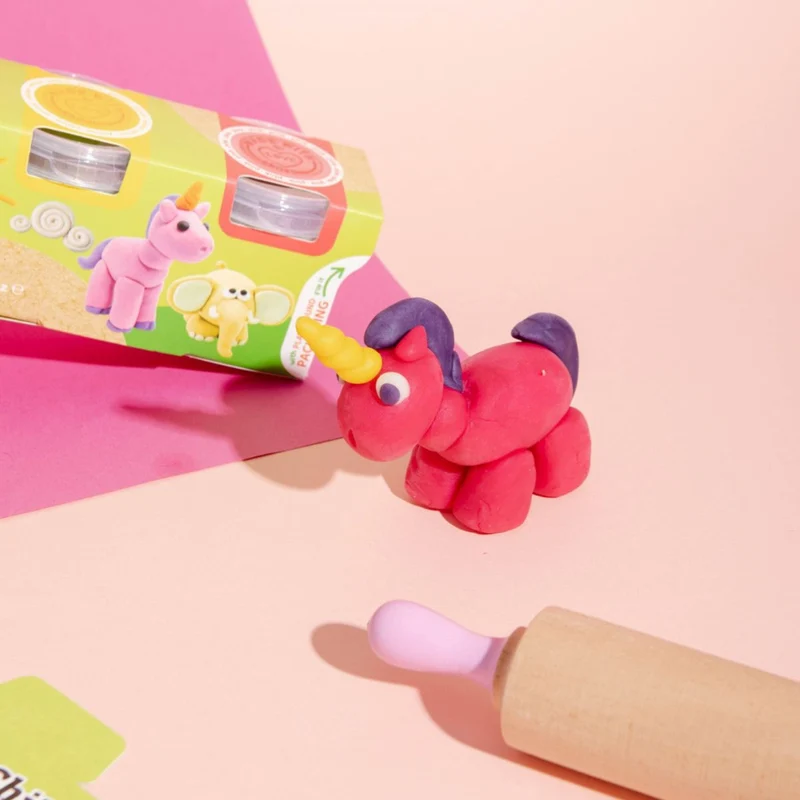 Natürliche Knete in Öko-Bechern – Weiß, Rosa, Violett, Gelb