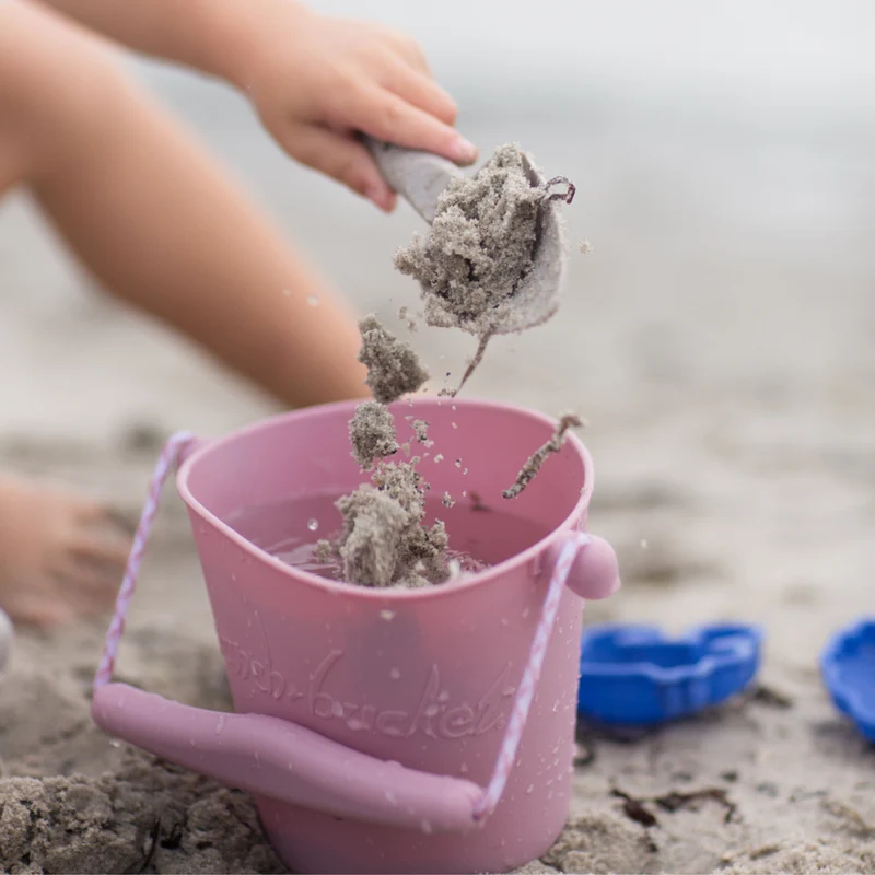 Zusammenklappbarer Eimer für Wasser und Sand – Puderrosa