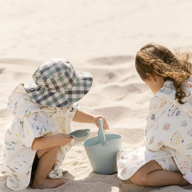 Zusammenklappbarer Eimer für Wasser und Sand – Hellblau