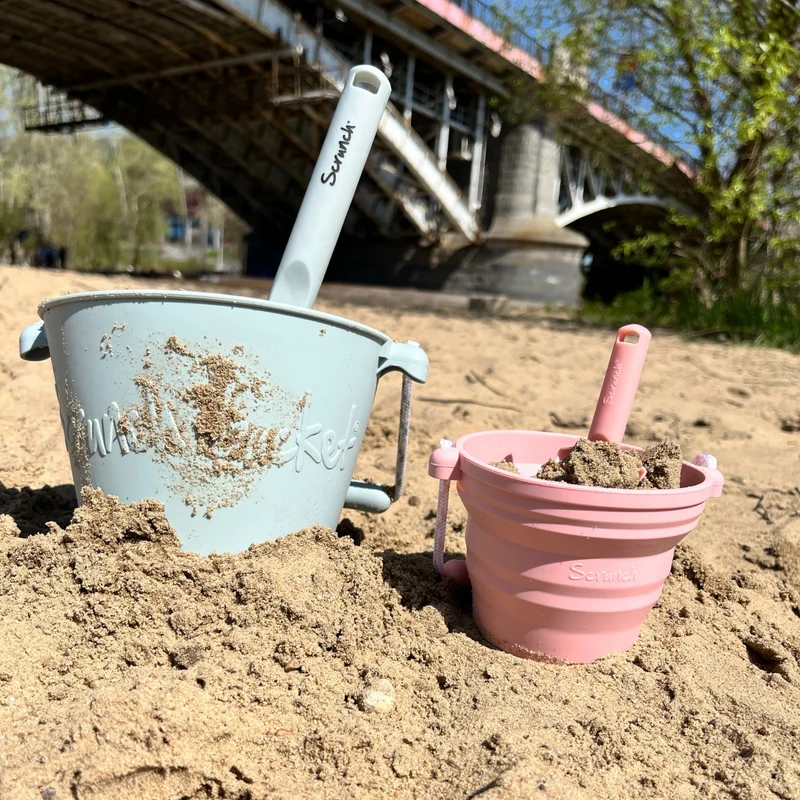 Zusammenklappbarer Eimer für Wasser und Sand – Hellblau