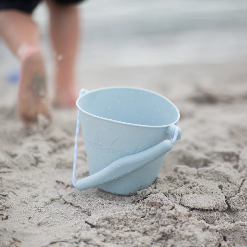 Zusammenklappbarer Eimer für Wasser und Sand – Hellblau