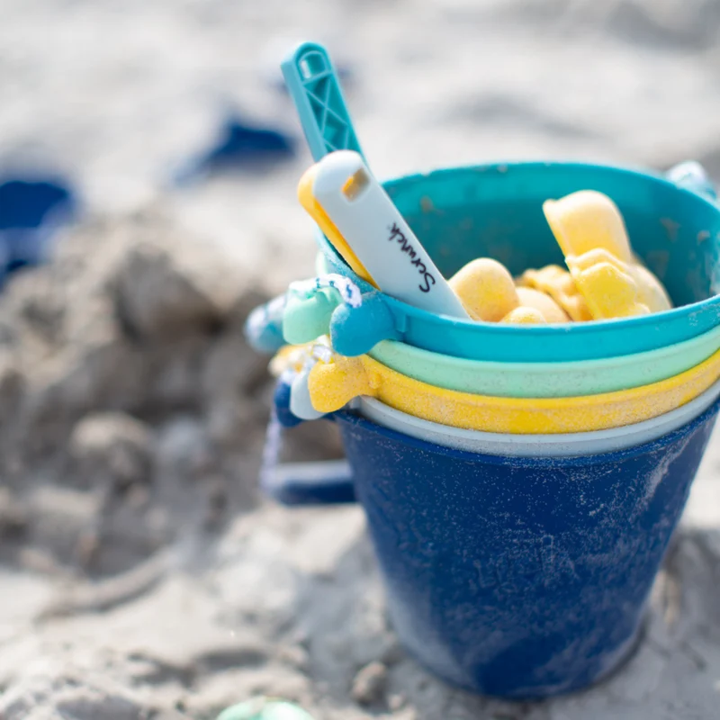 Zusammenklappbarer Eimer für Wasser und Sand – Pastellgelb