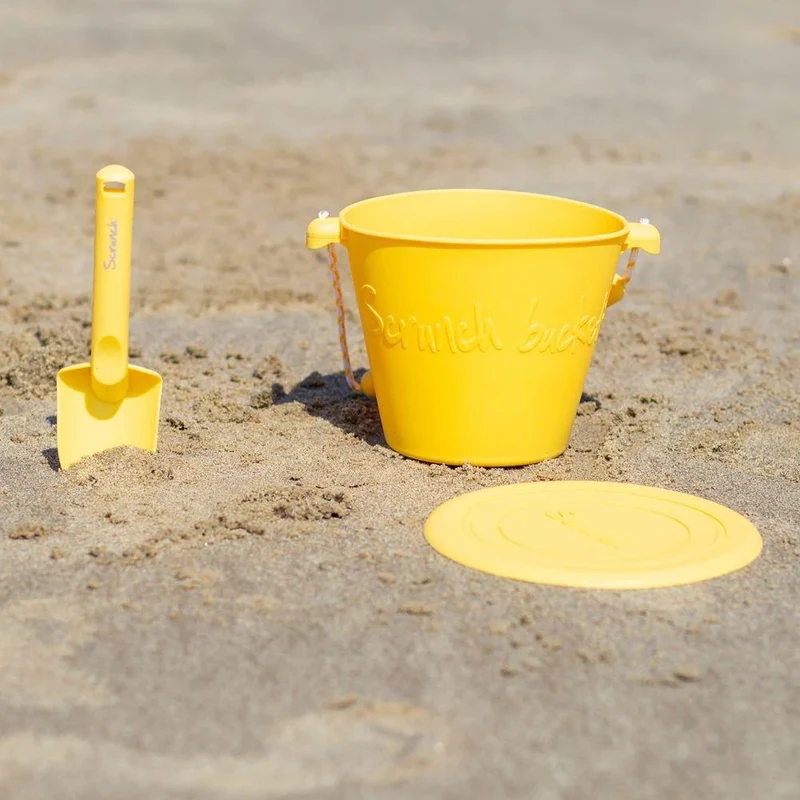 Zusammenklappbarer Eimer für Wasser und Sand – Pastellgelb