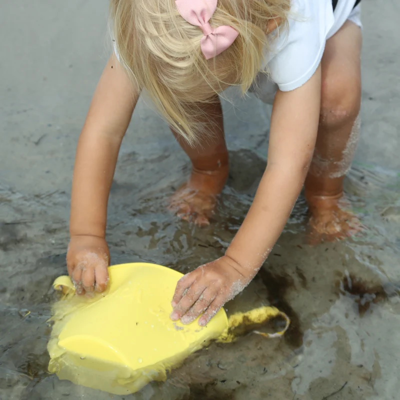 Zusammenklappbarer Eimer für Wasser und Sand – Pastellgelb