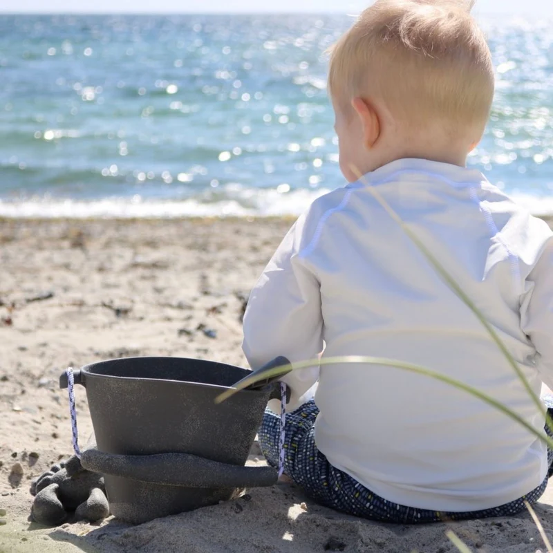 Zusammenklappbarer Eimer für Wasser und Sand – Dunkelgrau