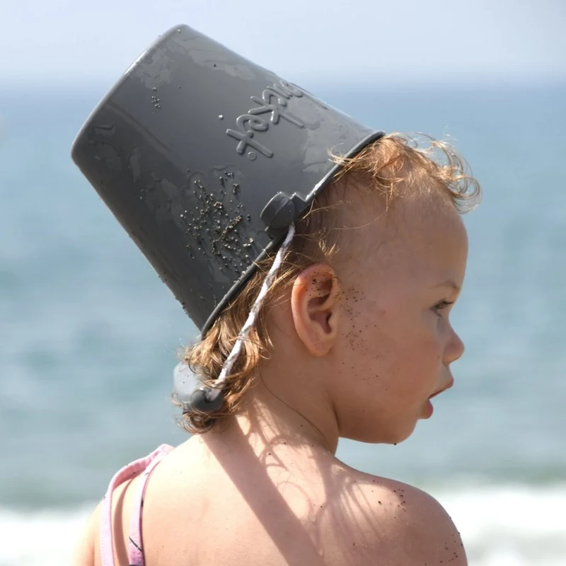 Zusammenklappbarer Eimer für Wasser und Sand – Dunkelgrau
