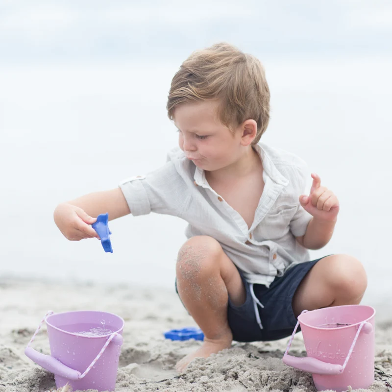 Zusammenklappbarer Eimer für Wasser und Sand – Lila