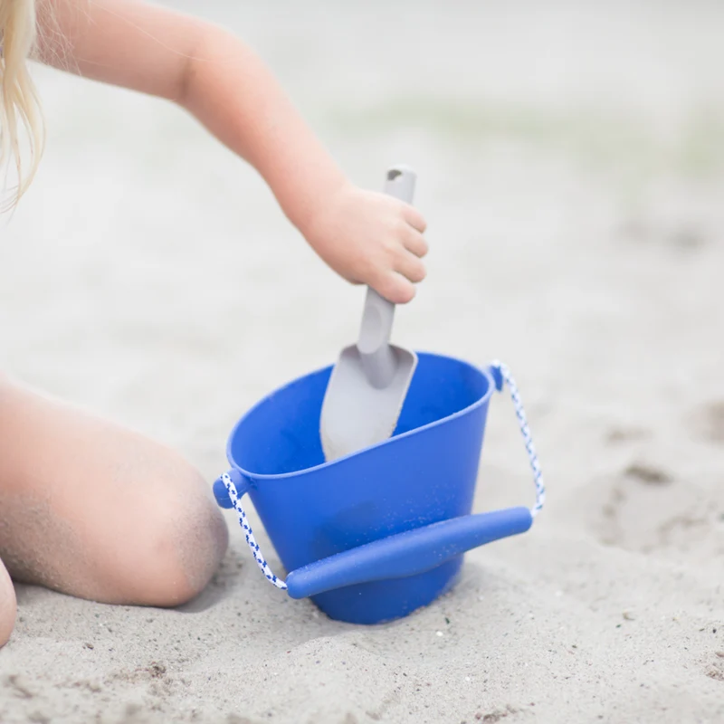 Zusammenklappbarer Eimer für Wasser und Sand – Marineblau