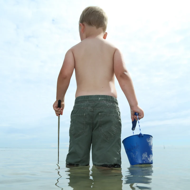 Zusammenklappbarer Eimer für Wasser und Sand – Marineblau