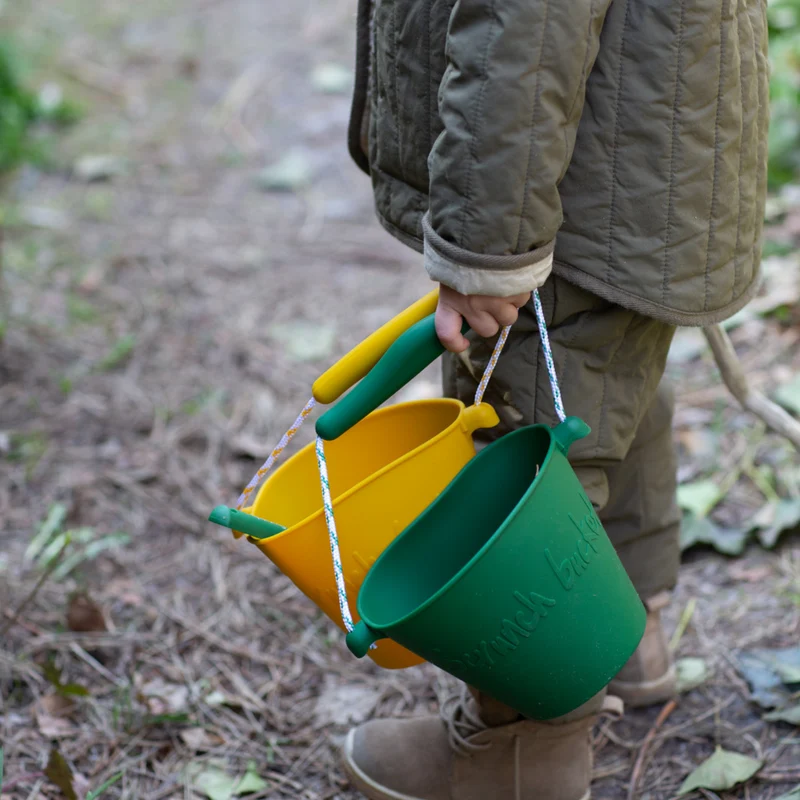 Zusammenklappbarer Eimer für Wasser und Sand – Senf