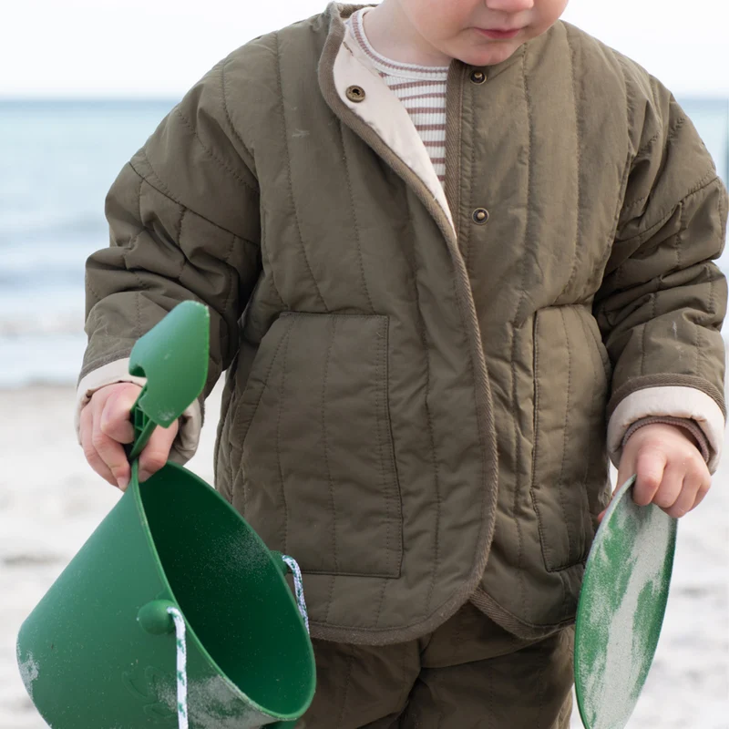 Zusammenklappbarer Eimer für Wasser und Sand – Dunkelgrün