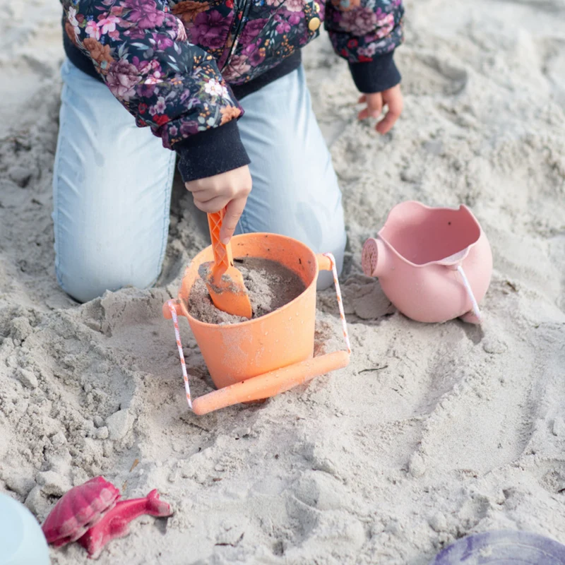 Zusammenklappbarer Eimer für Wasser und Sand – Koralle