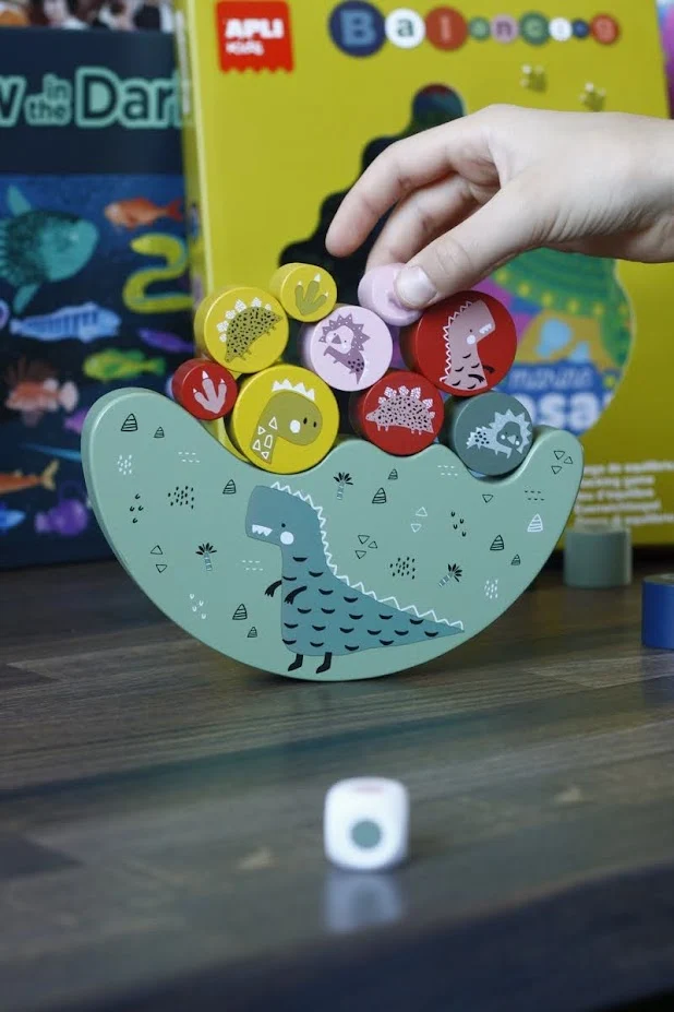 Geschicklichkeitsspiel – Balancierende Dinosaurier