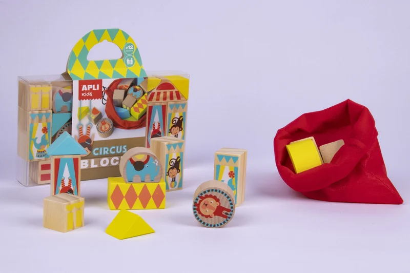Holzklötze mit Beutel – Zirkus