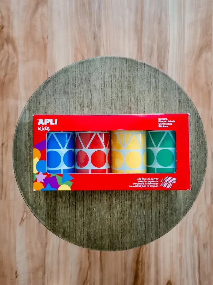 Geometrische Aufkleber-Set auf XL-Rollen