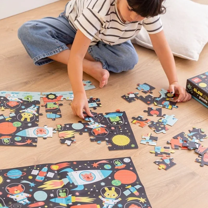 Im Dunkeln leuchtendes Puzzle – Weltraum 4+