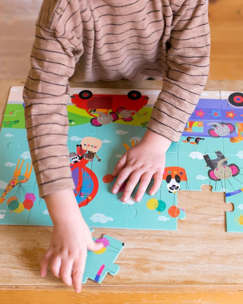 Puzzle in einem Kartonhaus – Safari 3+