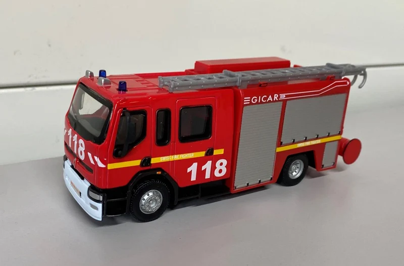 Bburago Renault Premium Feuerwehr 1:50, rot