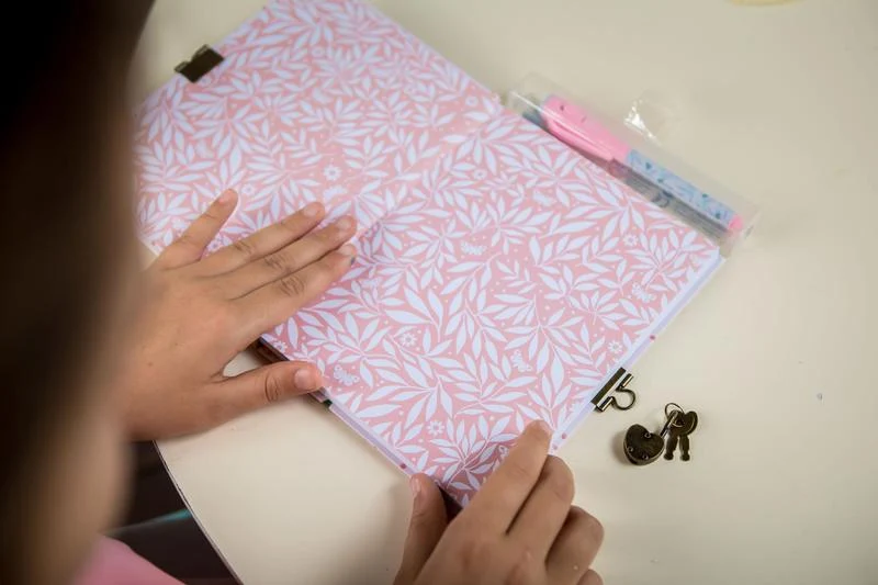 Geheimes Tagebuch mit magischem Stift – Oana