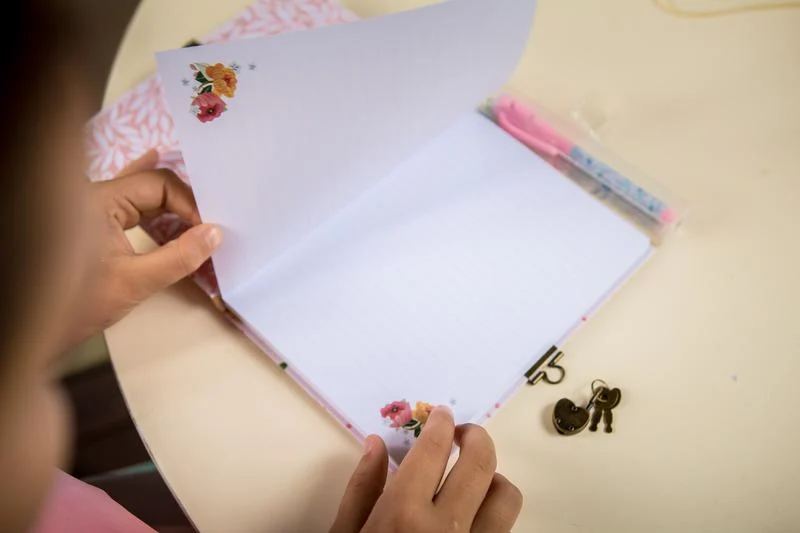 Geheimes Tagebuch mit magischem Stift – Oana