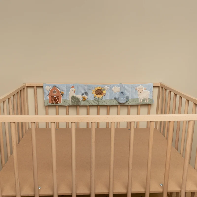 Sensorischer Anhänger für das Kinderbett – Little Farm