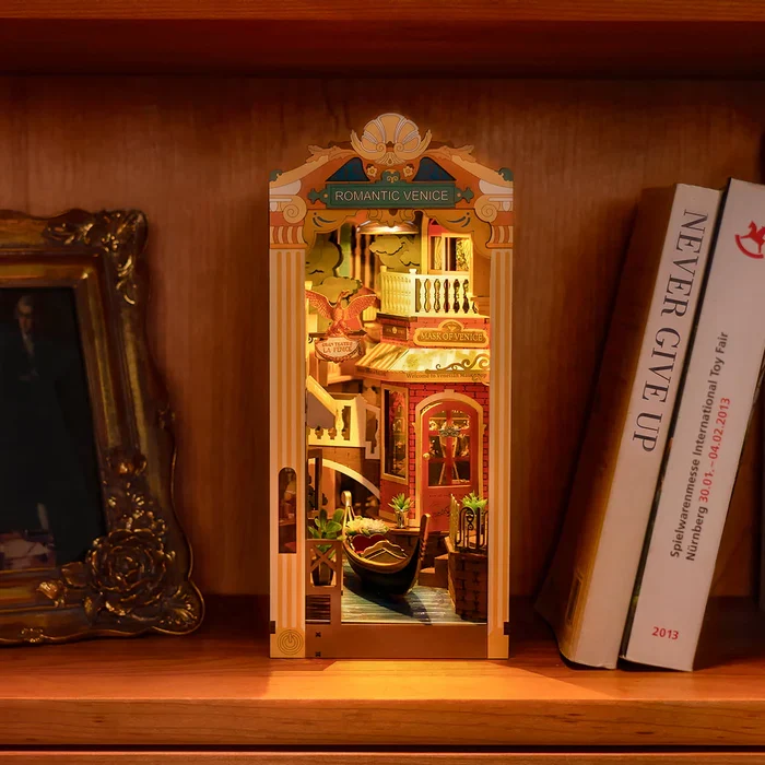 Book Nook - Romantic Venice (Wood)