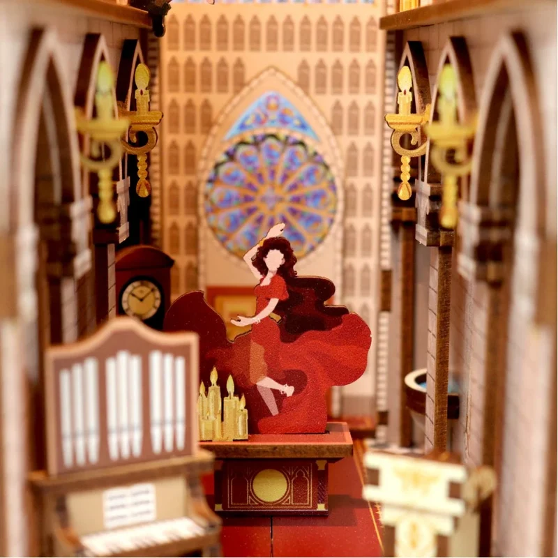 Book Nook - Notre Dame de Paris (Wood)