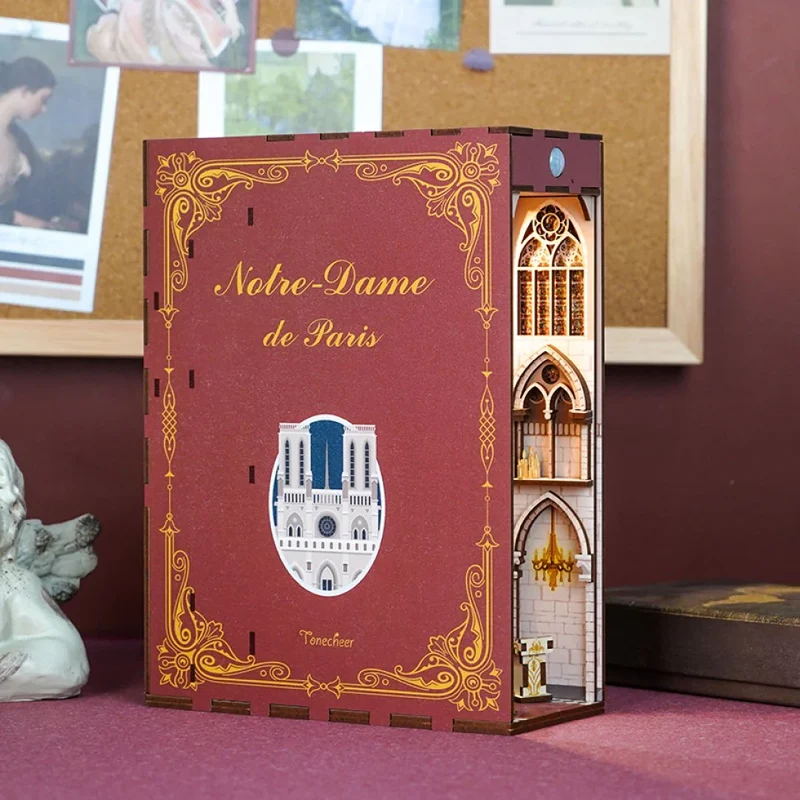 Book Nook - Notre Dame de Paris (Wood)