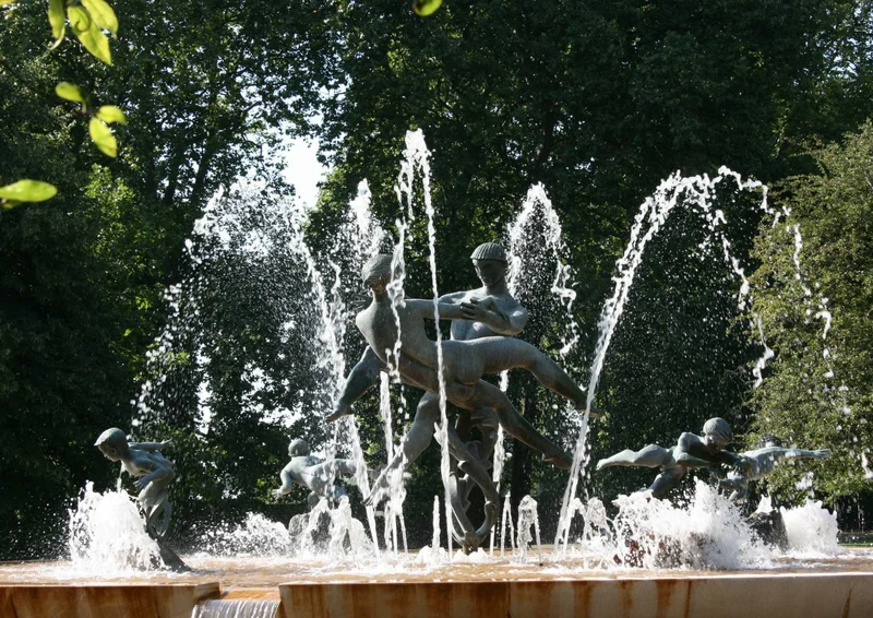 90840 Gebäude - Springbrunnen Puzzle