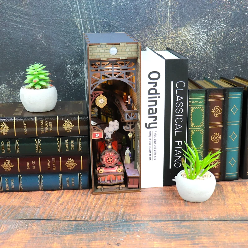 Book Nook - The Steam Age (Wood)