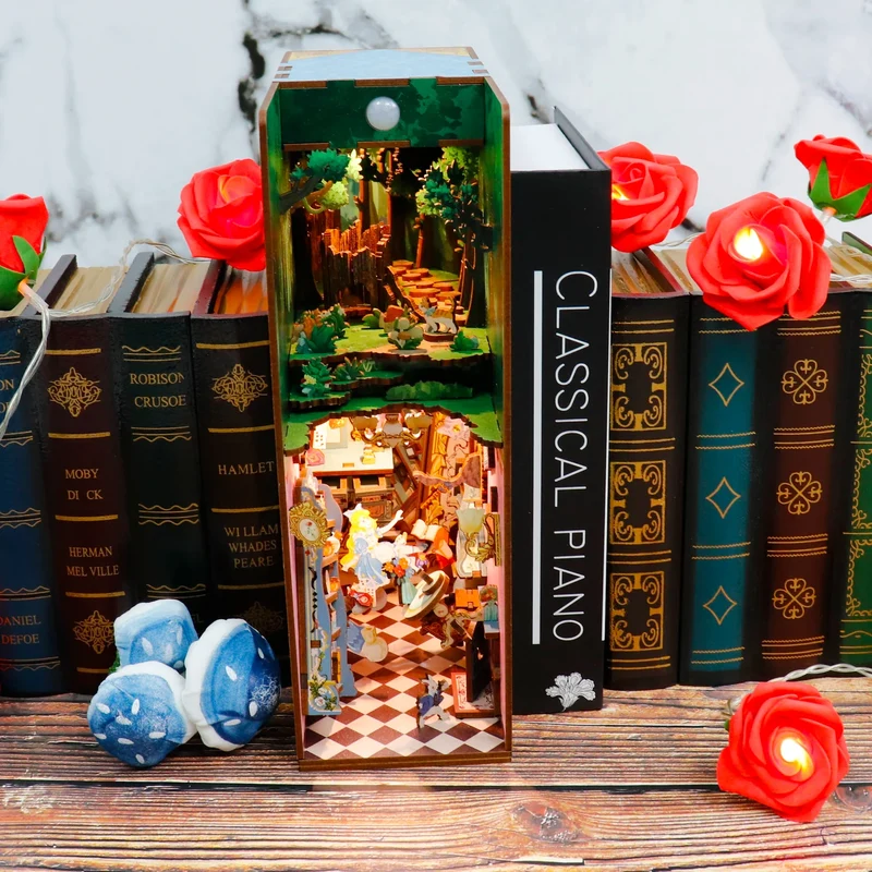Book Nook - Alice in Wonderland (Wood)