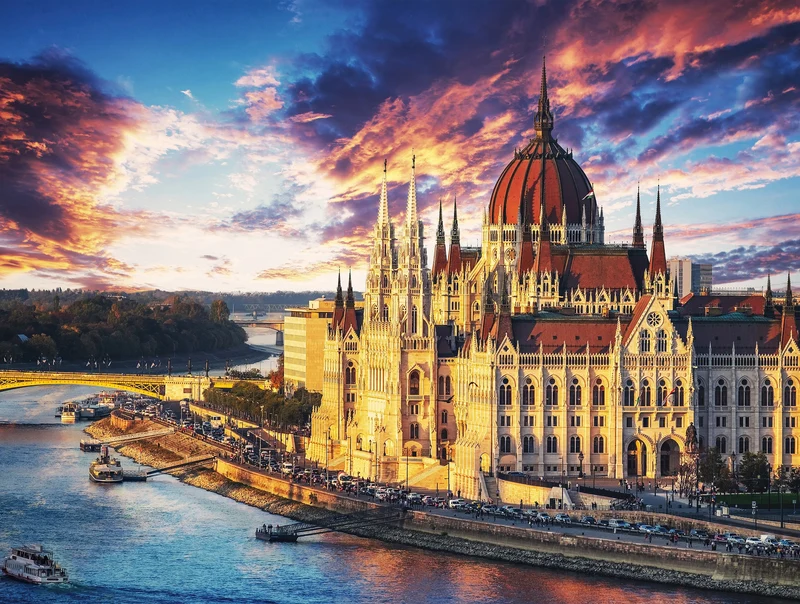 PFG Postcard Collection - Parliament in Budapest, Hungary (300pcs) (Usage/Used - PUZZLES FOR GOOD)