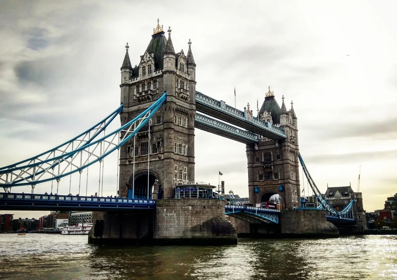 46439 Gebäude - London Bridge Puzzle