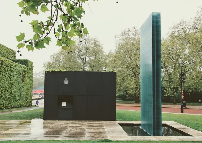 54838 Hintergründe - Mahnmal Puzzle