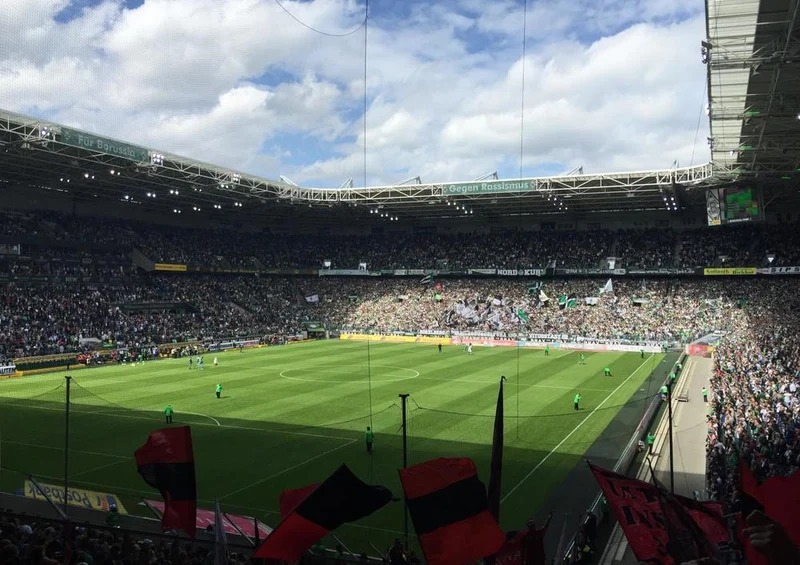 17345 Sport - Fussball-Stadion Puzzle