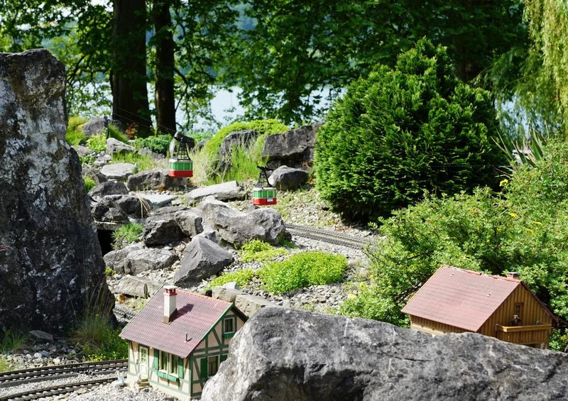 17675 Natur - Garten-Bahn Puzzle