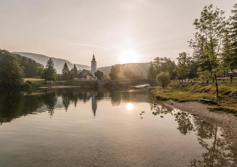 17872 Natur - Kirche am Fluß Puzzle