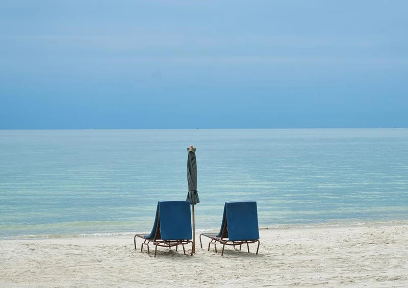24247 Reisen - Liegen am Strand Puzzle