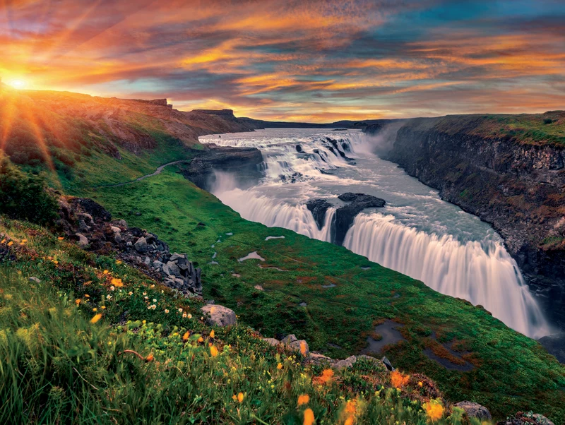 Around The World (2-sided) - Gullfoss Waterfall, Iceland - Kalambaka, Greece (550pcs)