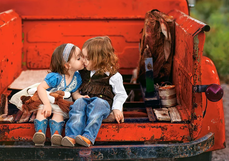 First Kiss, Lisa Holloway